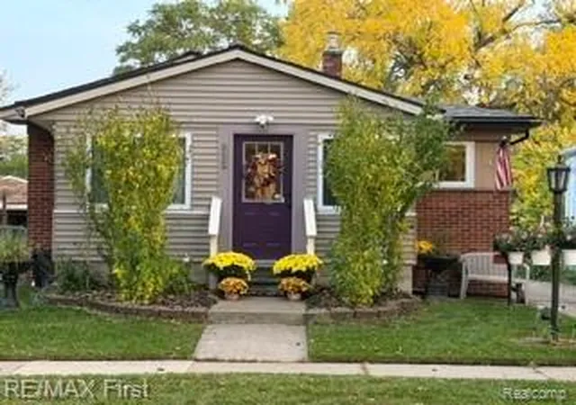 Photo 1 of Single family home for sale at 8458 Dale, Center Line, MI 48015 | MLS# 20261087387 | Listing updated on 2026-10-29