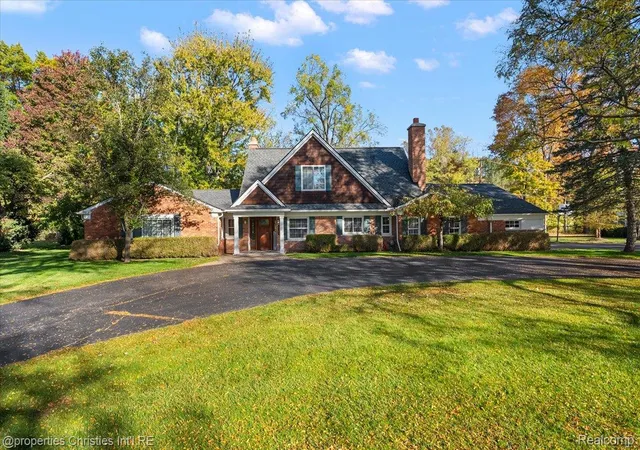Photo 1 of Single family home for sale at 1760 Cedar Hl Dr, Bloomfield Hills, MI 48301 | MLS# 20261087394 | Listing updated on 2026-10-29