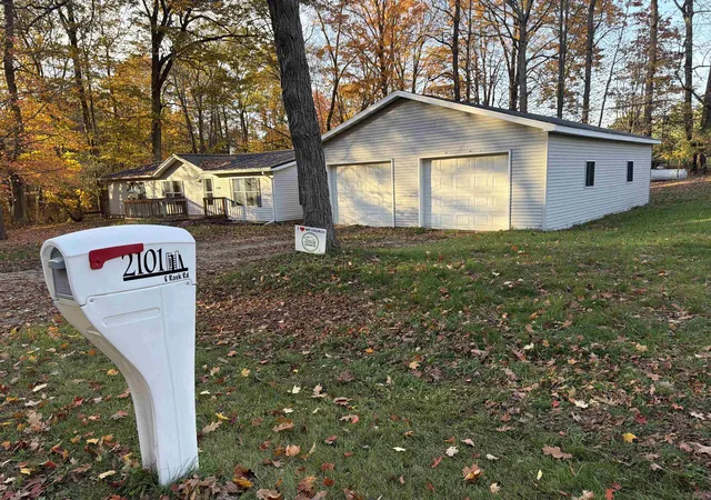 Photo 1 of Single family home for sale at 2101 E Rock Rd, Clare, MI 48617 | MLS# 79080074942 | Listing updated on 2026-10-29