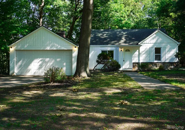 Photo 1 of Single family home for sale at 24300 Simmons Ave, Southfield, MI 48033 | MLS# 20261087446 | Listing updated on 2026-10-29