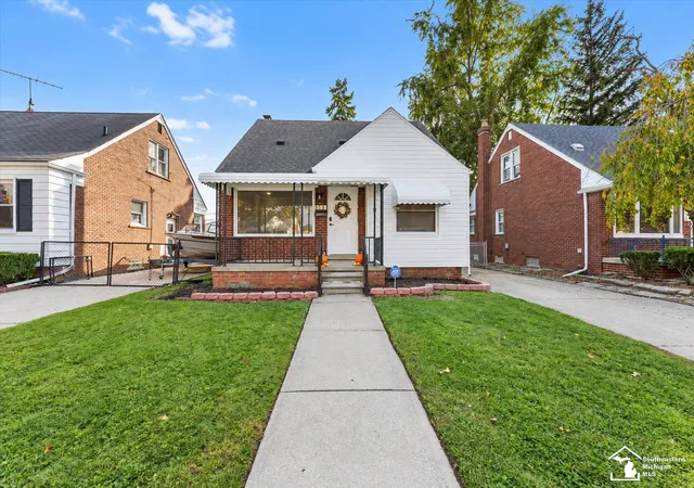Photo 1 of Single family home for sale at 553 Moran St, Lincoln Park, MI 48146 | MLS# 57050226226 | Listing updated on 2026-10-29