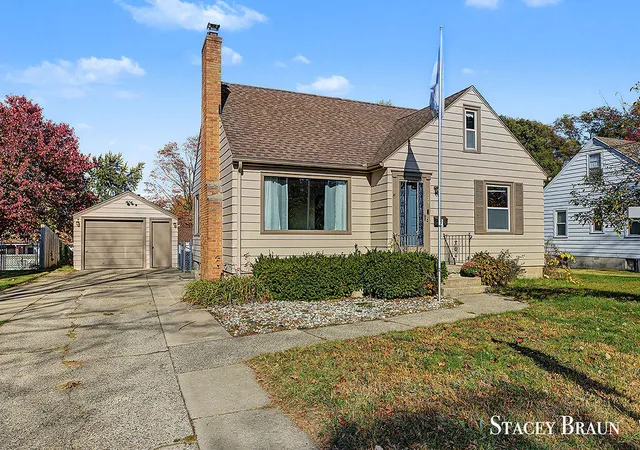 Single family home for sale at 1129 Northwood St NE, Grand Rapids, MI 49505 | MLS# 65026057399