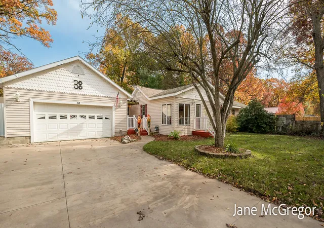 Photo 1 of Single family home for sale at 38 N Stewart St, Muskegon, MI 49442 | MLS# 71026057398 | Listing updated on 2026-10-29