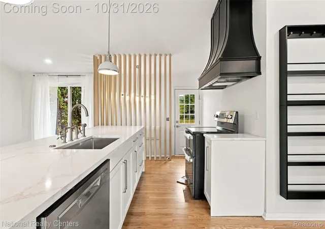 Photo 2 of Single family home for sale at 31198 Edgeworth Dr, Madison Heights City Oakland, MI 48071 | MLS# 20261087478 | Listing updated on 2026-10-31