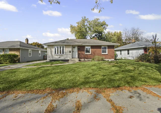 Single family home for sale at 1031 Truxton Ave NE, Grand Rapids, MI 49505 | MLS# 65026057445