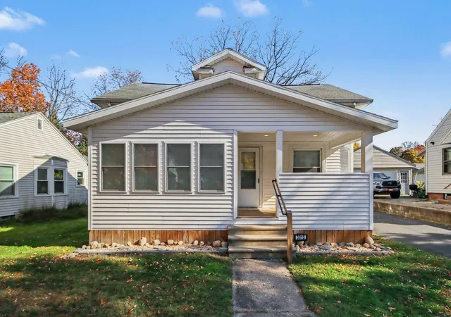 Single family home for sale at 3015 Whittier Dr, Kalamazoo, MI 49001 | MLS# 66026057449
