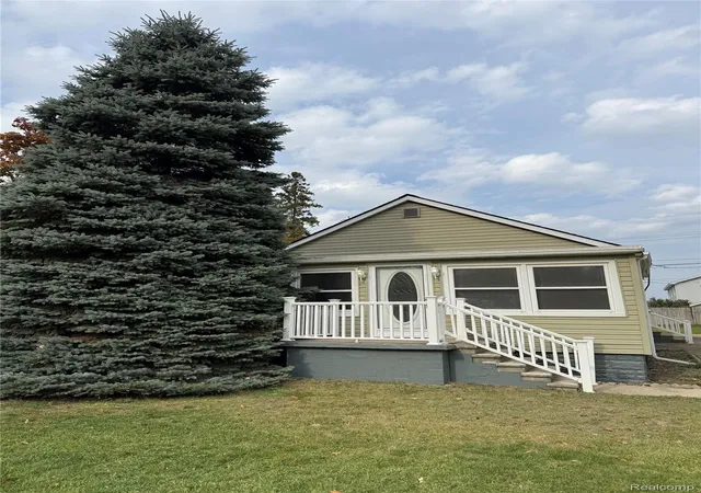 Single family home for sale at 815 Bayfield St, Lake Orion, MI 48362 | MLS# 20261087512 | Listing updated on 2026-10-29