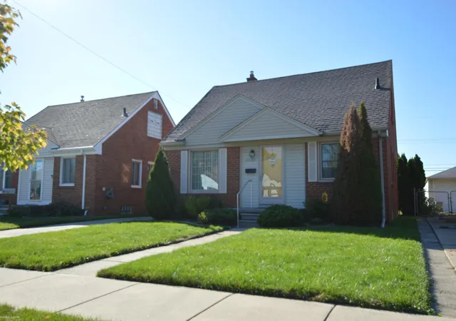 Photo 1 of Single family home for sale at 27159 Leroy St, Roseville, MI 48066 | MLS# 58050226261 | Listing updated on 2026-10-29