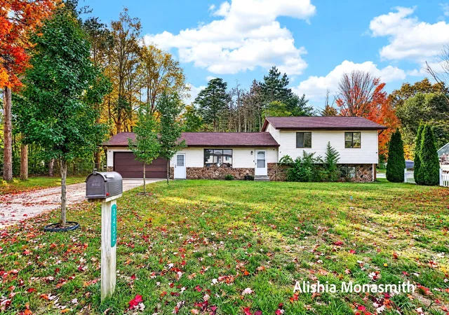 Photo 1 of Single family home for sale at 3355 S Walker Rd, Muskegon, MI 49444 | MLS# 71026057481 | Listing updated on 2026-10-29