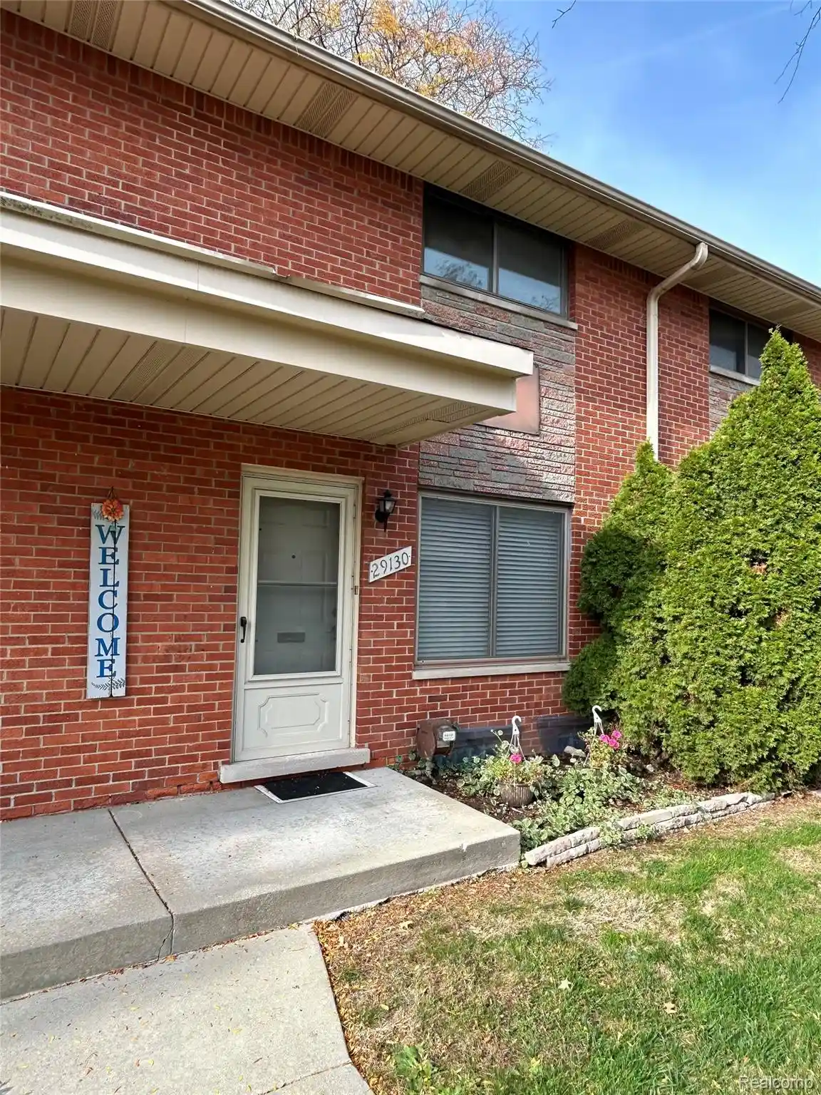 Listing Photo 1 - Condo for sale in 29130 Tessmer Ct located at 29130 Tessmer Ct, Madison Heights, MI 48071 - Unit #37