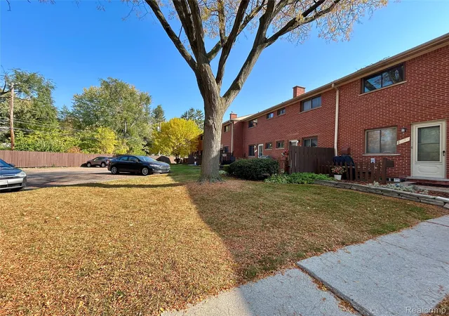 Listing Photo 4 - Condo for sale in building located at 29130 Tessmer Ct, Madison Heights, MI 48071 - Unit #37
