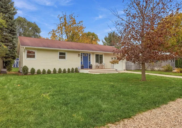 Photo 1 of Single family home for sale at 915 W Merchant St, New Buffalo, MI 49117 | MLS# 69026057574 | Listing updated on 2026-10-29