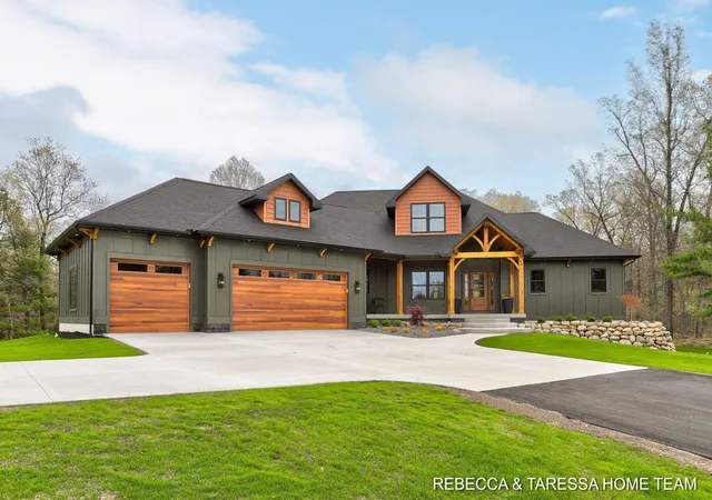 Photo 1 of Single family home for sale at 400 Sabine Dr #8, Muskegon, MI 49442 | MLS# 71026057628 | Listing updated on 2026-10-29