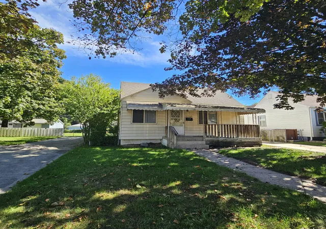 Single family home for sale at 19946 Kinloch St, Redford, MI 48240 | MLS# 81026057637