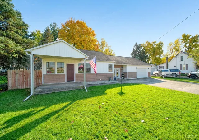 Photo 1 of Single family home for sale at 550 E Locust St, Morenci, MI 49256 | MLS# 56050226342 | Listing updated on 2026-10-30