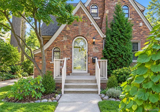 Single family home for sale at 9615 Cranston St, Livonia, MI 48150 | MLS# 20261087781