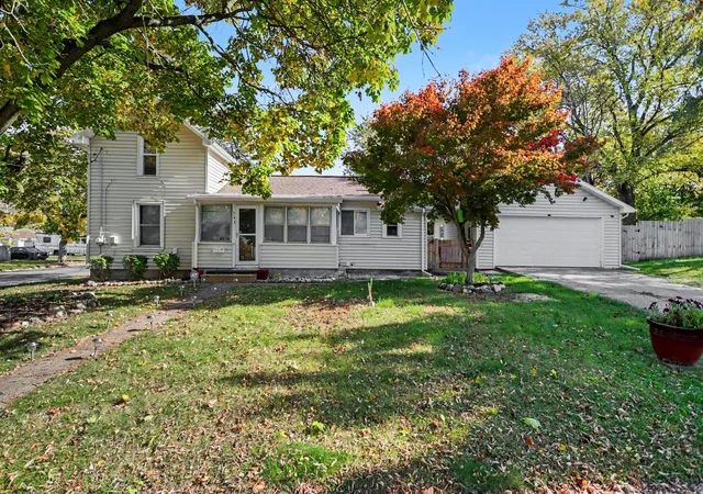 Photo 1 of Single family home for sale at 743 N State St, Jackson, MI 49202 | MLS# 64026057641 | Listing updated on 2026-10-30