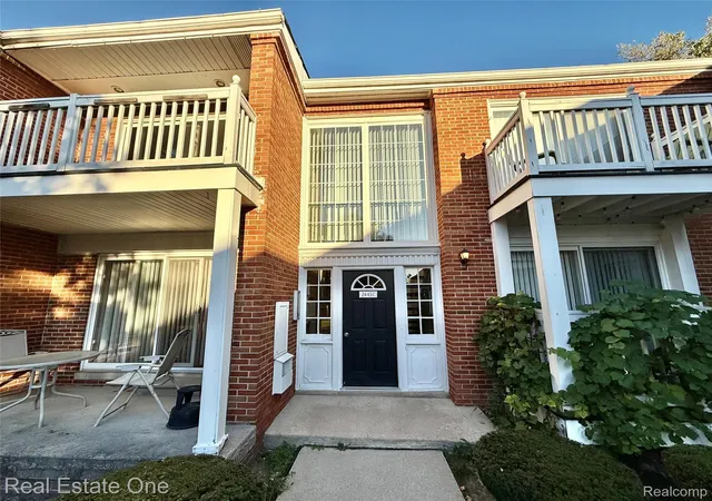 Condo for sale at 2445 Torquay Ave #209, Royal Oak, MI 48073 | MLS# 20261087794