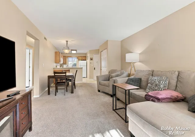 Listing Photo 2 - Condo for sale in building located at 3302 Devonwood Hls NE, Grand Rapids, MI 49525 - Unit #B