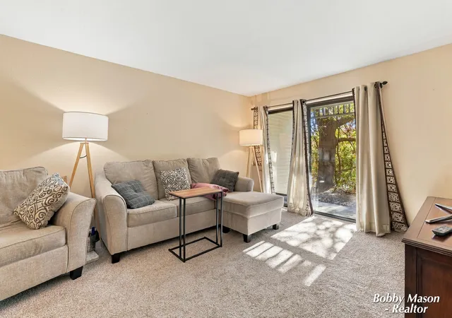 Listing Photo 3 - Condo for sale in building located at 3302 Devonwood Hls NE, Grand Rapids, MI 49525 - Unit #B