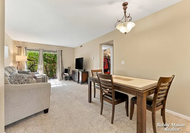 Listing Photo 4 - Condo for sale in building located at 3302 Devonwood Hls NE, Grand Rapids, MI 49525 - Unit #B