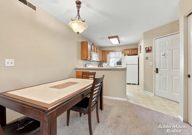 Listing Photo 5 - Condo for sale in building located at 3302 Devonwood Hls NE, Grand Rapids, MI 49525 - Unit #B