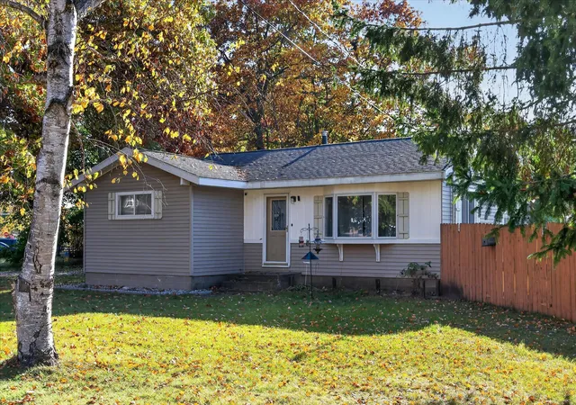 Photo 2 of Single family home for sale at 4341 Brewer St, Muskegon, MI 49444 | MLS# 65026057658 | Listing updated on 2026-10-30