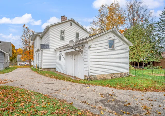 Photo 2 of Single family home for sale at 409 Rust Ave, Big Rapids, MI 49307 | MLS# 72026057671 | Listing updated on 2026-10-30