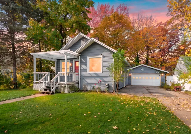 Single family home for sale at 615 Keyes Dr, ParchmentCity_Kalamazoo, MI 49004 | MLS# 66026057676