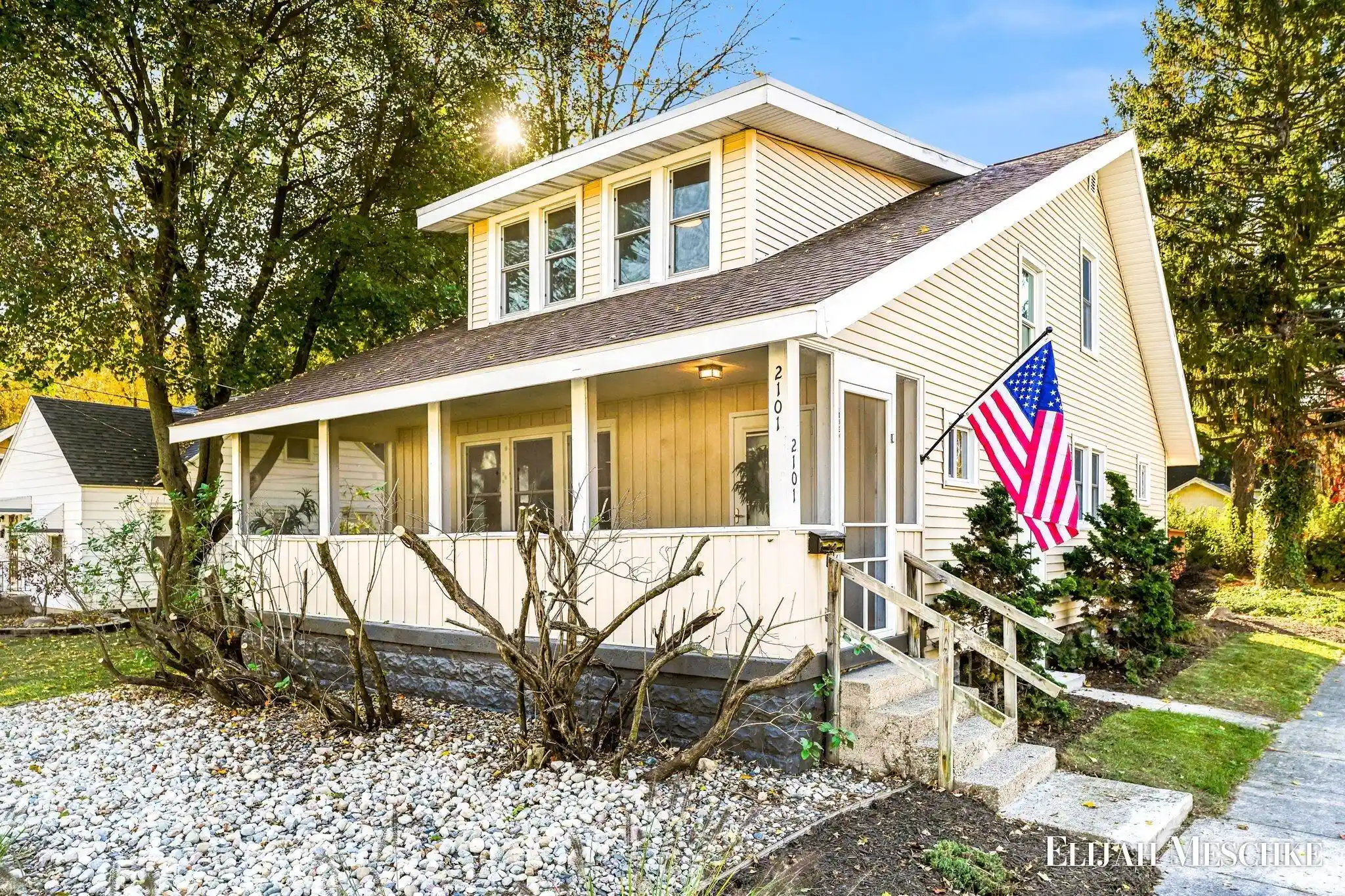 Photo 1 of Single family home for sale at 2101 Wyoming Ave Sw, Wyoming City Kent, MI 49519 | MLS# 65026057698 | Listing updated on 2026-10-30