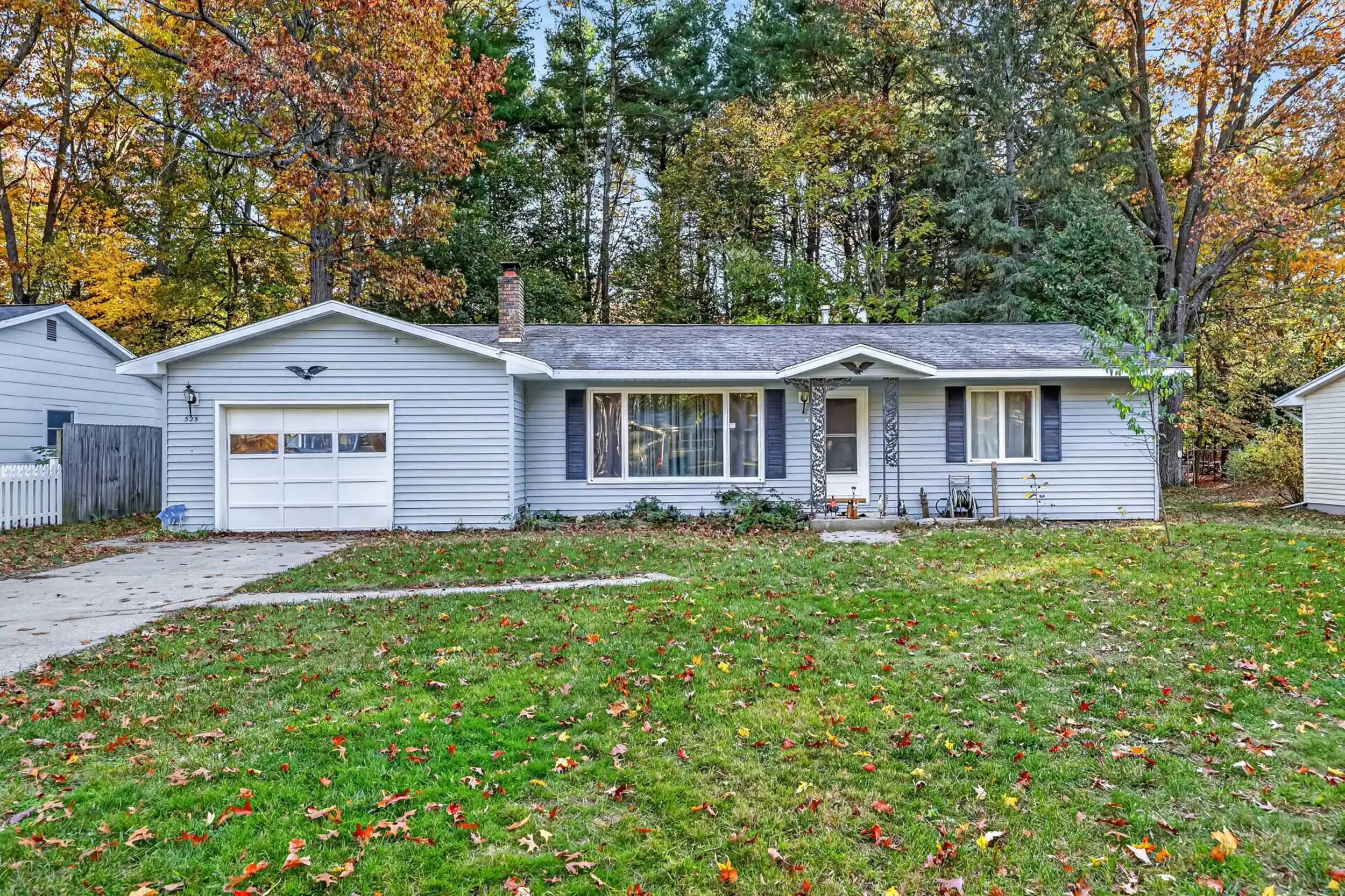 Photo 1 of Single family home for sale at 525 E Muskegon Ave, Whitehall City Muskegon, MI 49461 | MLS# 71026057702 | Listing updated on 2026-10-30