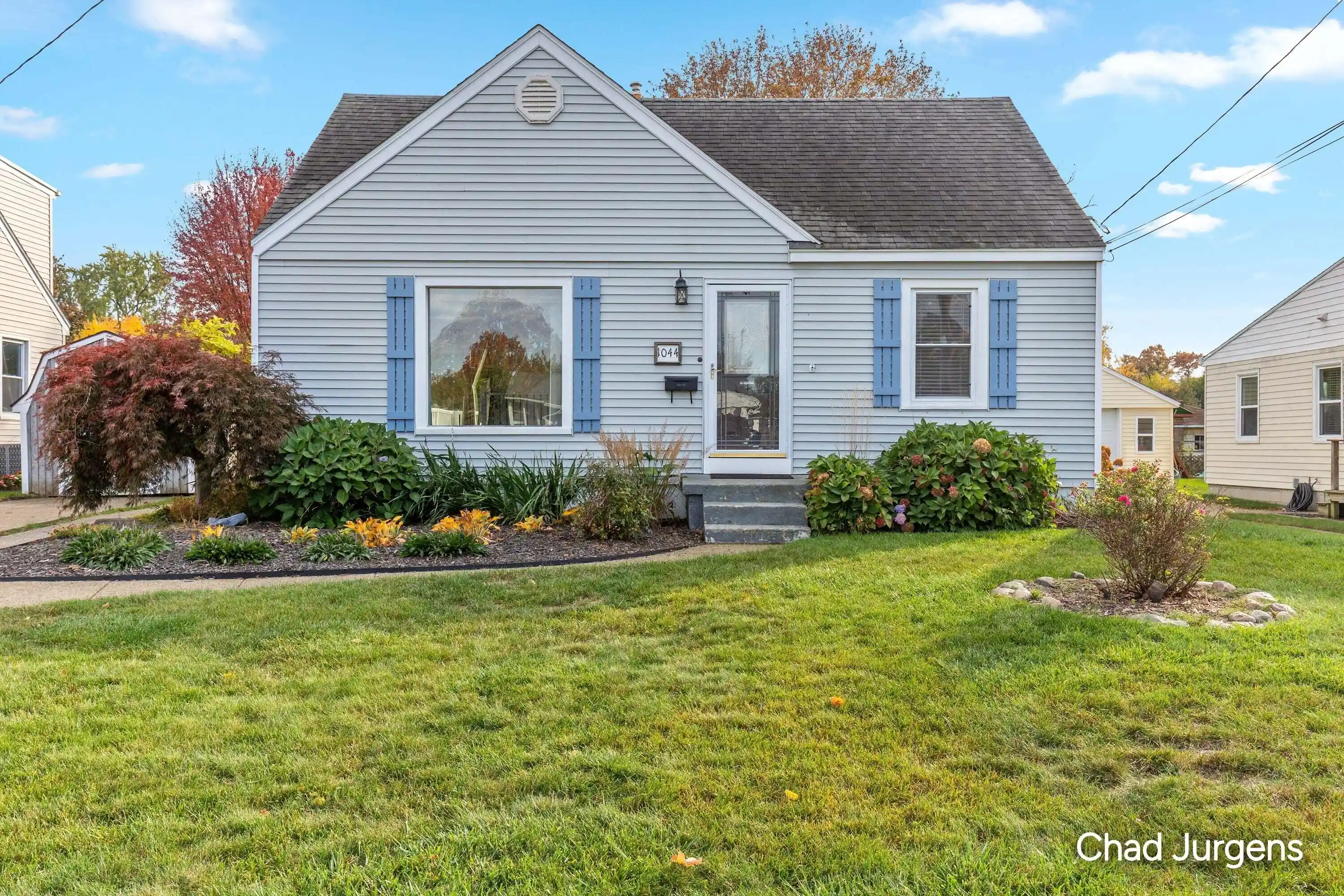 Photo 1 of Single family home for sale at 1044 Den Hertog St Sw, Wyoming City Kent, MI 49509 | MLS# 65026057724 | Listing updated on 2026-10-30