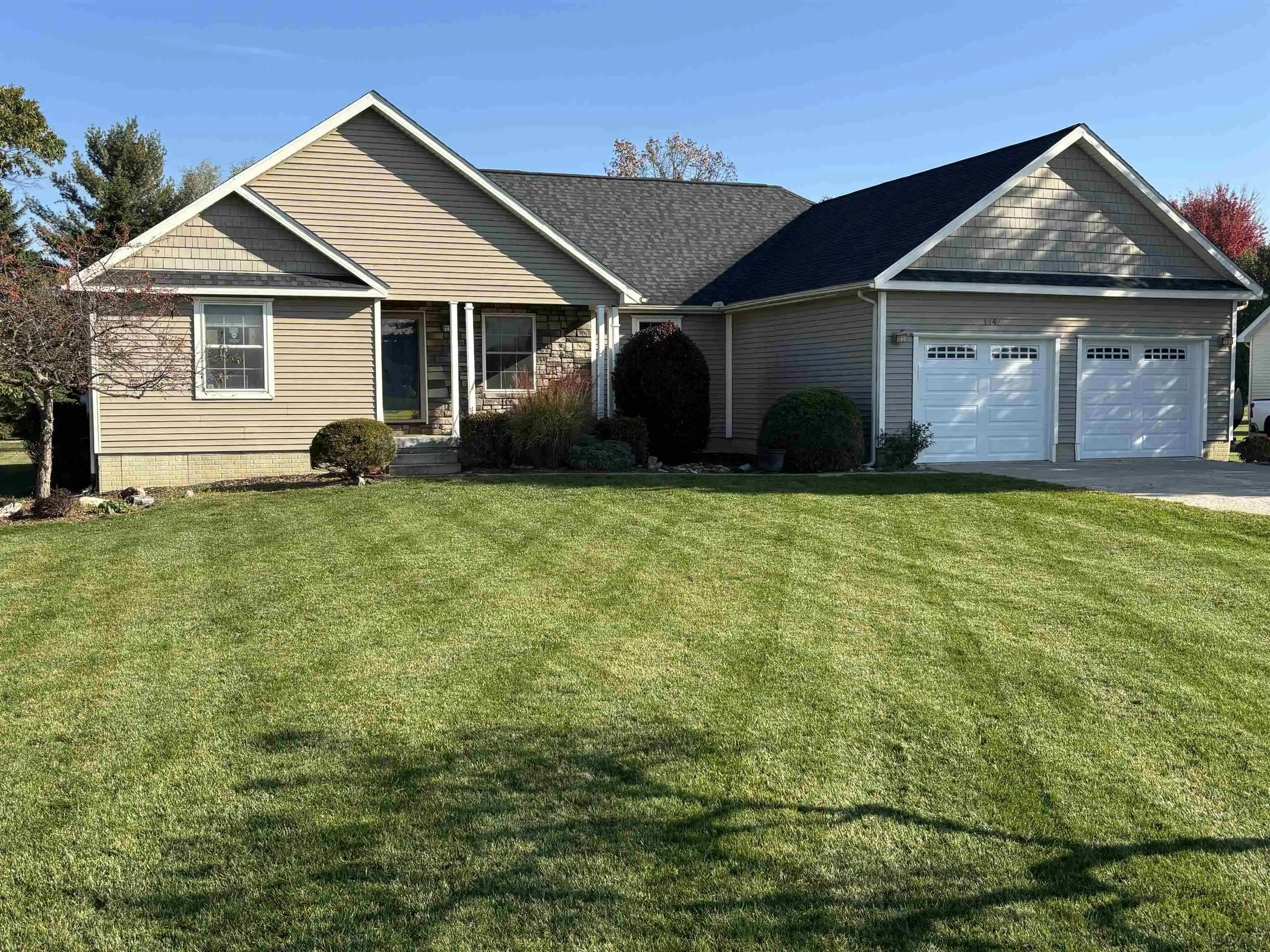 Photo 1 of Single family home for sale at 1842 Williamsburg Dr, Adrian Township Lenawee, MI 49221 | MLS# 56050226405 | Listing updated on 2026-10-30