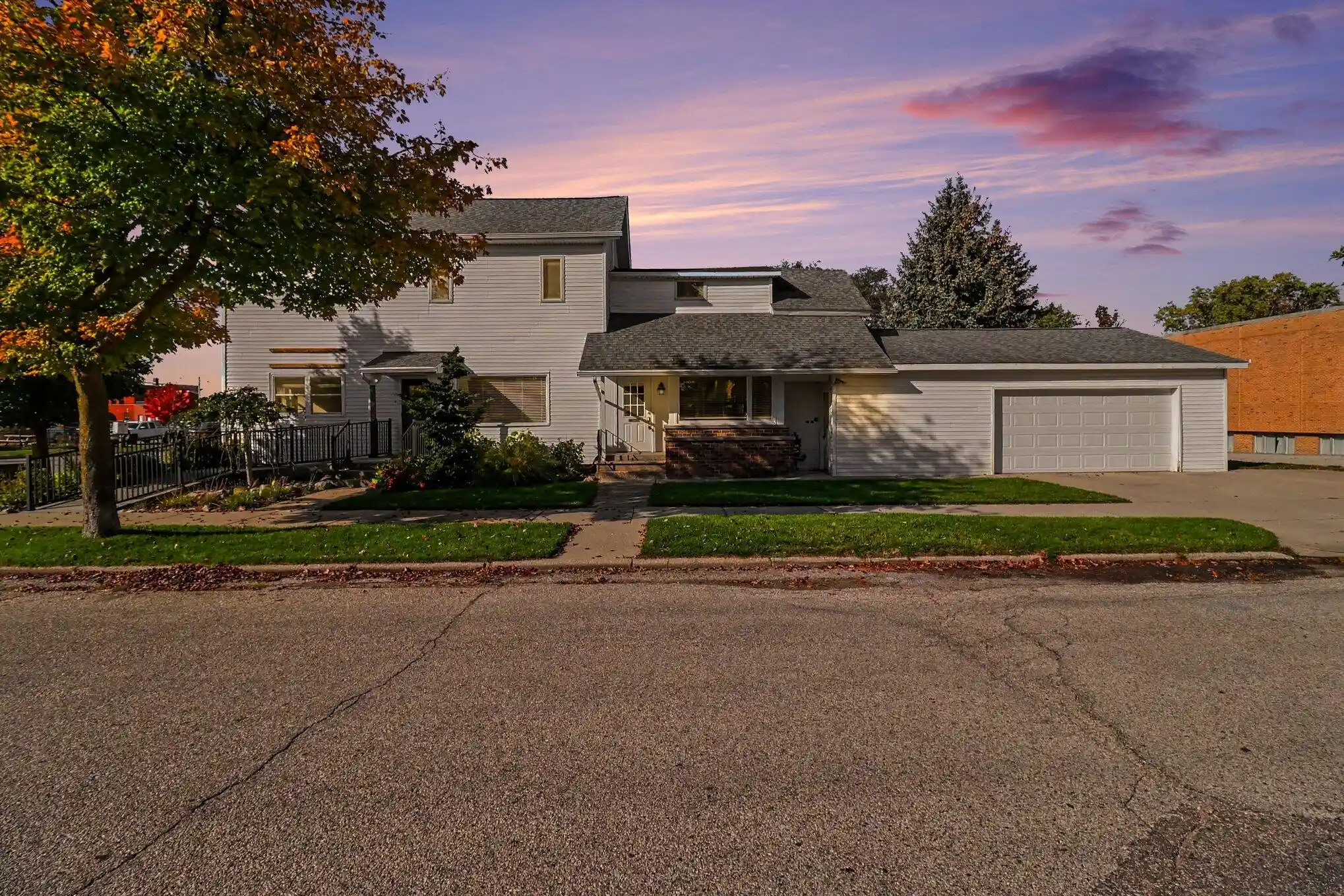 Photo 1 of Single family home for sale at 201 N Rowe St, Ludington, MI 49431 | MLS# 67026057788 | Listing updated on 2026-10-30