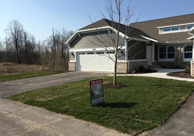 Condominium at 10048 S Crossroads Cir Se #19, Caledonia, MI 49316 | MLS# 65017011076 |  | Sold on 2017-08-10