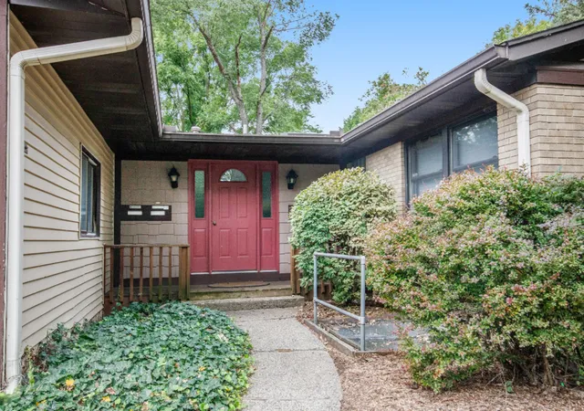 Condominium at 855 North Ave Ne #C, Grand Rapids, MI 49503 | MLS# 65020031076 | | Sold on 2020-09-04