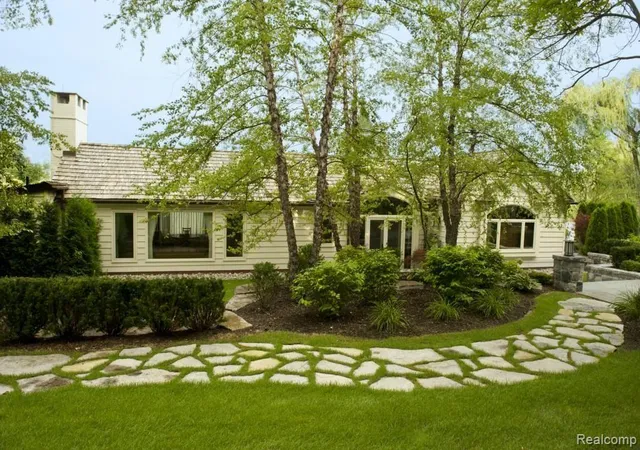 Photo 4 of Single family home for sale at 2623 Turtle Shrs, Bloomfield Hills, MI 48302 | MLS# 216010273 | Listing updated on 2026-01-27