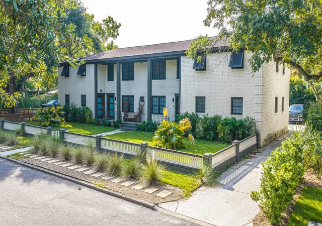 Photo 3 of Townhouse for sale at 171 3rd Avenue #D, Charleston, SC 29403 | MLS# 26023306 | Listing updated on 2026-09-18