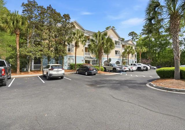 Photo 1 of Townhouse for sale at 400 Bucksley Ln #Unit 204, Charleston, SC 29492 | MLS# 26024458 | Listing updated on 2026-09-04