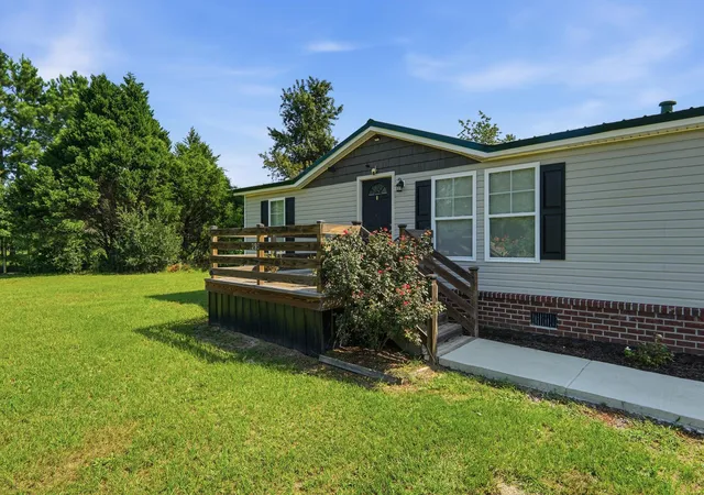 Photo 3 of Manufactured home for sale at 295 County Line Rd, Cross, SC 29436 | MLS# 26024336 | Listing updated on 2026-09-21