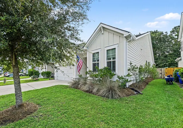 Photo 3 of Single family home for sale at 2247 Spring Hope Dr, Mount Pleasant, SC 29466 | MLS# 26023325 | Listing updated on 2026-09-19