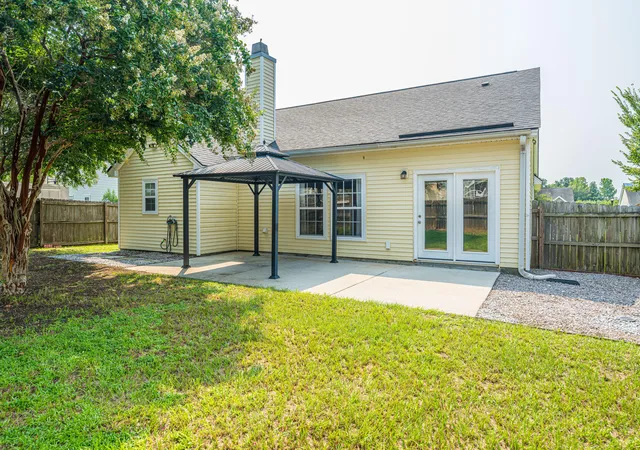 Photo 3 of Single family home for sale at 5056 Carrington Ct, Summerville, SC 29485 | MLS# 26021564 | Listing updated on 2026-09-18