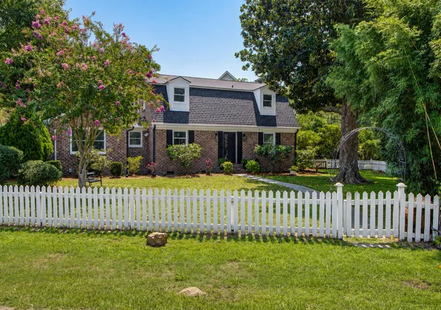 Photo 1 of Single family home for sale at 740 Shamrock Ln, Charleston, SC 29412 | MLS# 26022021 | Listing updated on 2026-09-14