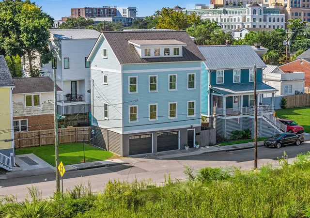 Photo 3 of Single family home for sale at 83 Cooper St, Charleston, SC 29403 | MLS# 26024162 | Listing updated on 2026-09-18