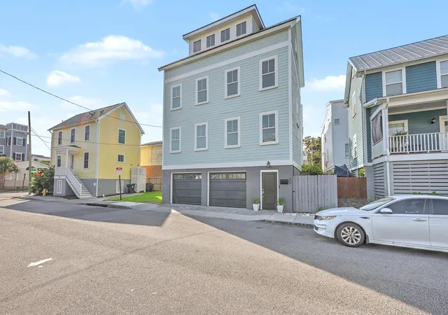 Photo 3 of Single family home for sale at 83 Cooper St, Charleston, SC 29403 | MLS# 26024162 | Listing updated on 2026-09-18