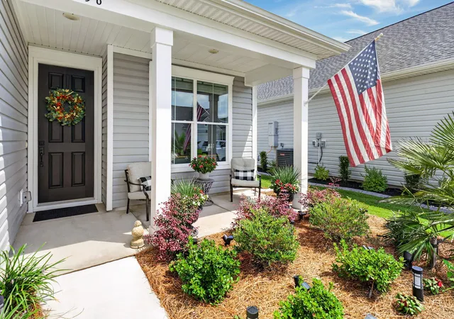 Photo 3 of Single family home for sale at 136 Leeward Landing, Summerville, SC 29486 | MLS# 26022563 | Listing updated on 2026-09-19