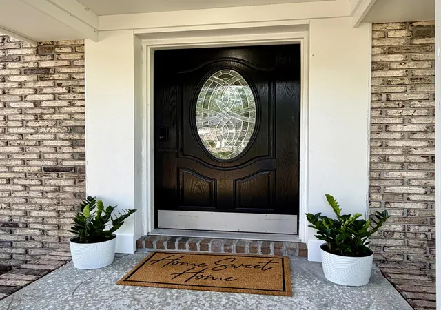 Photo 3 of Single family home for sale at 216 Runnymede Ln, Summerville, SC 29485 | MLS# 26021383 | Listing updated on 2026-09-16