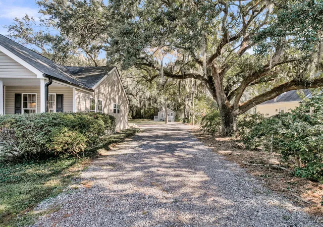 3rd image of 440 Woodland Shores Rd, Charleston, SC 29412 | MLS# 25030852