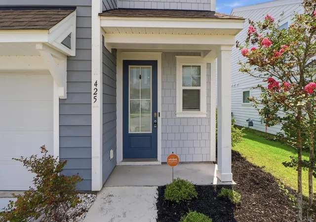 Photo 2 of Single family home for sale at 425 Ribbon Rd, Summerville, SC 29483 | MLS# 26021940 | Listing updated on 2026-09-17