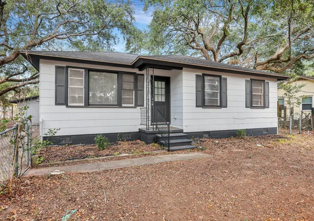 Photo 4 of Single family home for sale at 1652 Larry St, Charleston, SC 29406 | MLS# 25004583 | Listing updated on 2026-08-04